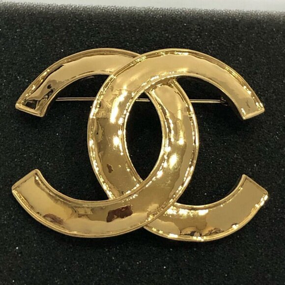 CHANEL CC Logo Vintage Brooch Gold Tone Pin 94P Auth - Picture 1 of 16